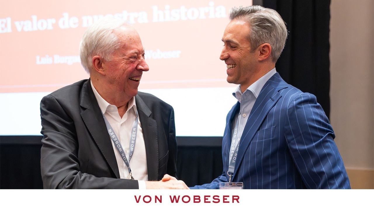 Conversation during the Annual Seminar